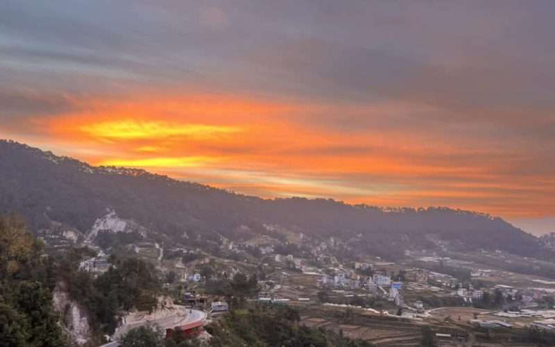 आकाशको सूर्यलाई हेला गरे पढाइमा अल्छी भइन्छ है !