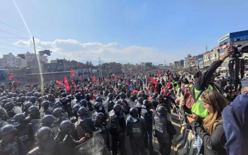 दुर्गा प्रसाईं नेतृत्वको आन्दोलनमा २८ जना घाइते, शुक्रबार काठमाडौँ बन्दको आह्वान