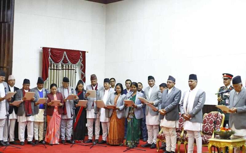राष्ट्रपतिबाट तीन उपप्रधानसहित नवनियुक्त मन्त्रीले लिए शपथ
