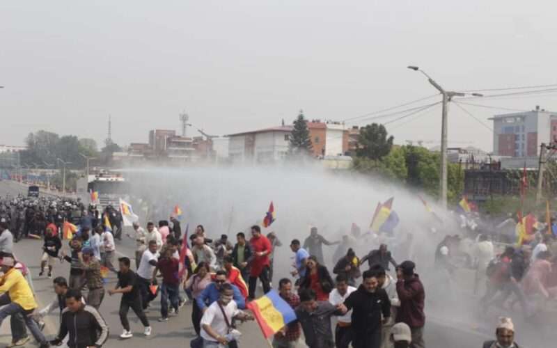 राप्रपाको प्रदर्शनमा झडप हुँदा १८ प्रदर्शनकारी घाइते