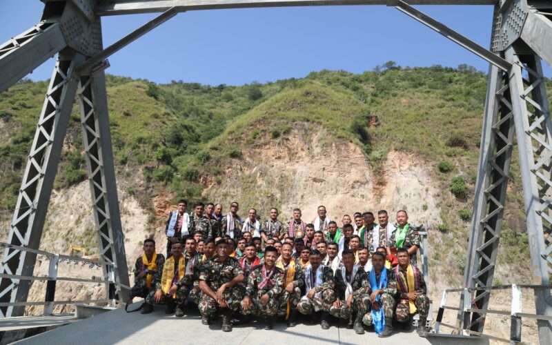 सिन्धुली र रामेछाप जोड्ने बेलिब्रिज बनाउने प्राविधिक र नेपाली सेनालाई सम्मान